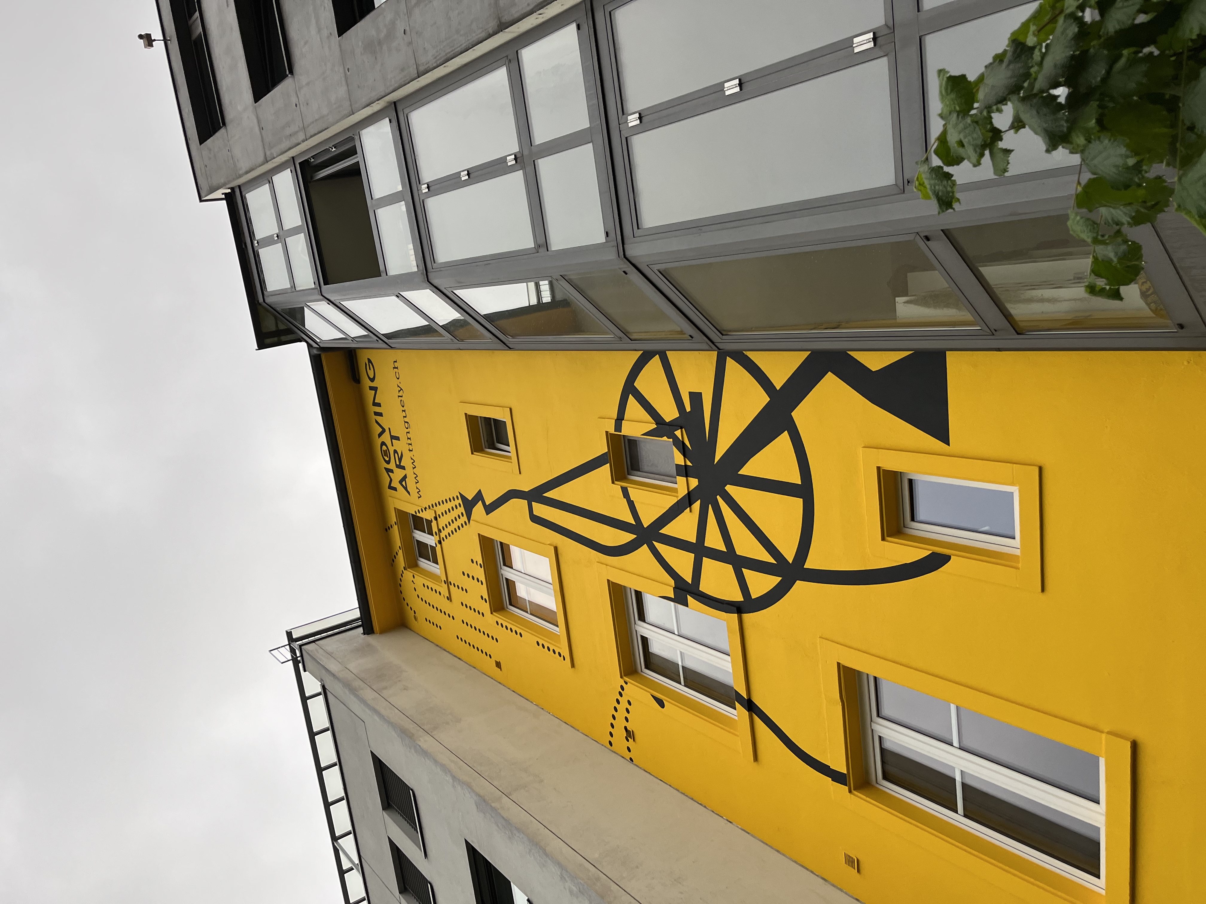 https://www.sarahweishaupt.ch/media/pages/home/illustration-fassade-fuer-museum-tinguely/2472b1dae6-1656364119/3627dabe-d8cf-46c8-b0ba-add298770446.jpeg