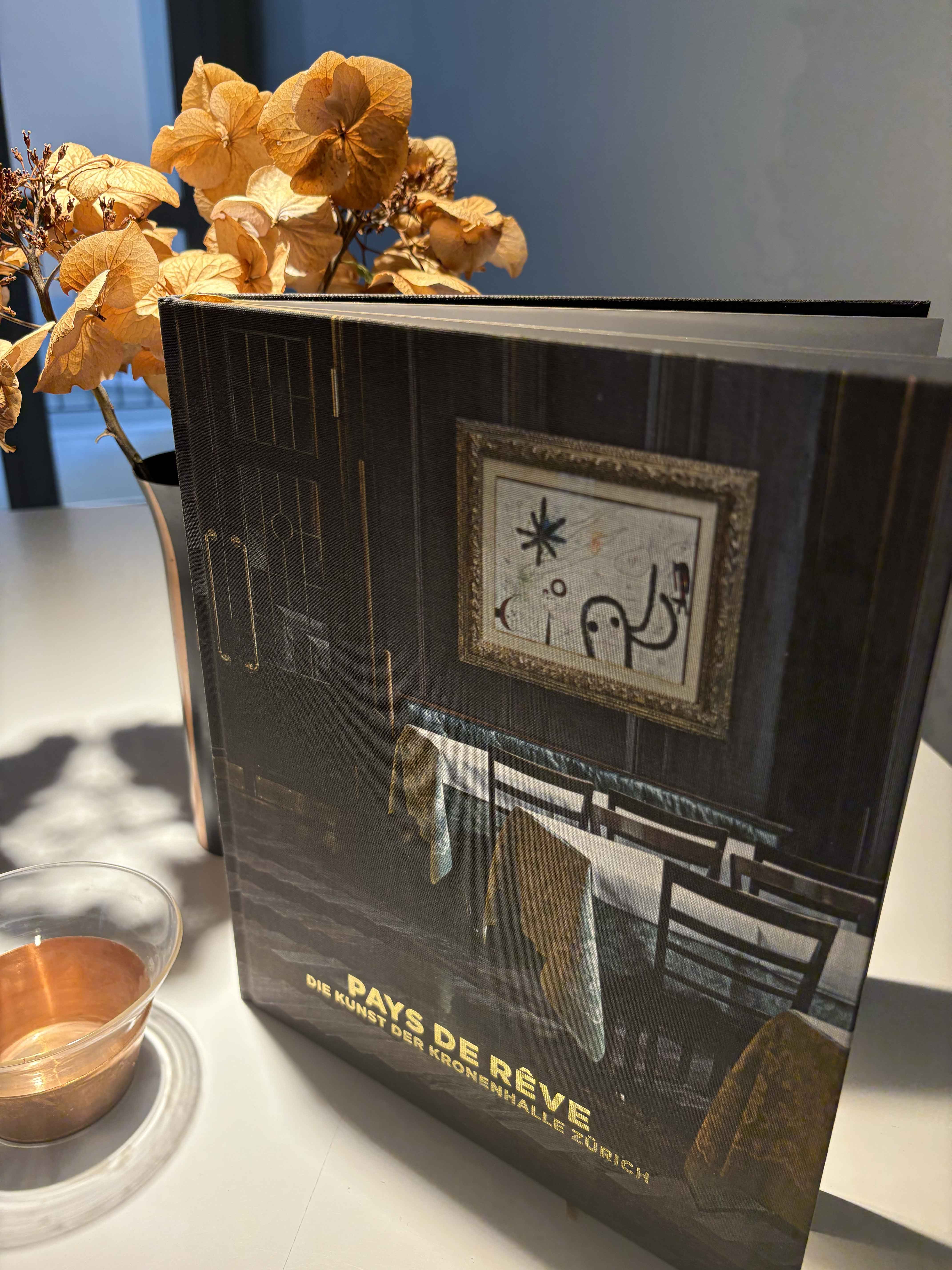 https://www.sarahweishaupt.ch/media/pages/home/illustrationen-haengung-kunstsammlung-kronenhalle-zuerich/8e50c21e61-1744119023/2.jpg